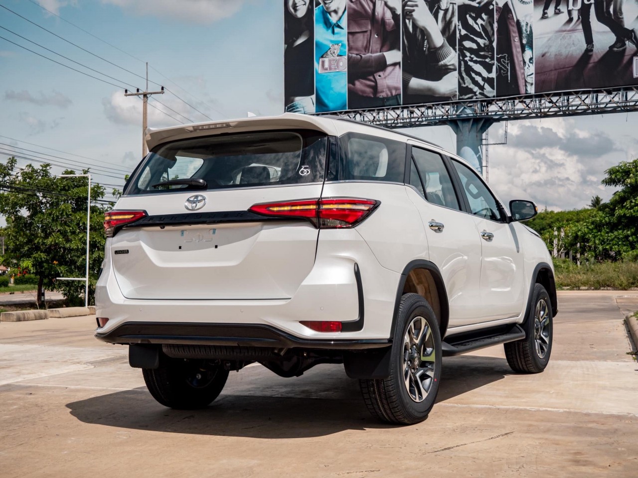 Toyota Fortuner Leader giá từ 905 triệu đồng tại Thái Lan Toyota Fortuner Leader giá từ 905 triệu đồng tại Thái Lan