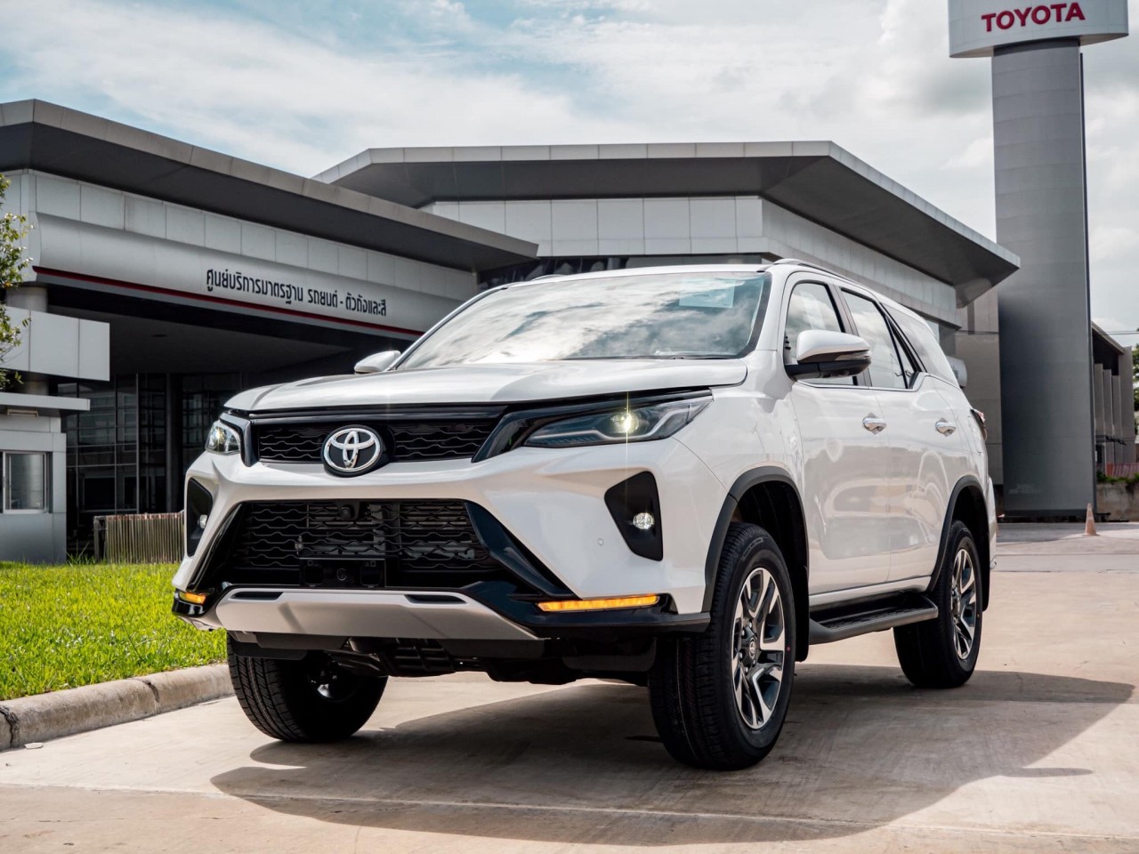 Toyota Fortuner Leader giá từ 905 triệu đồng tại Thái Lan Toyota Fortuner Leader giá từ 905 triệu đồng tại Thái Lan