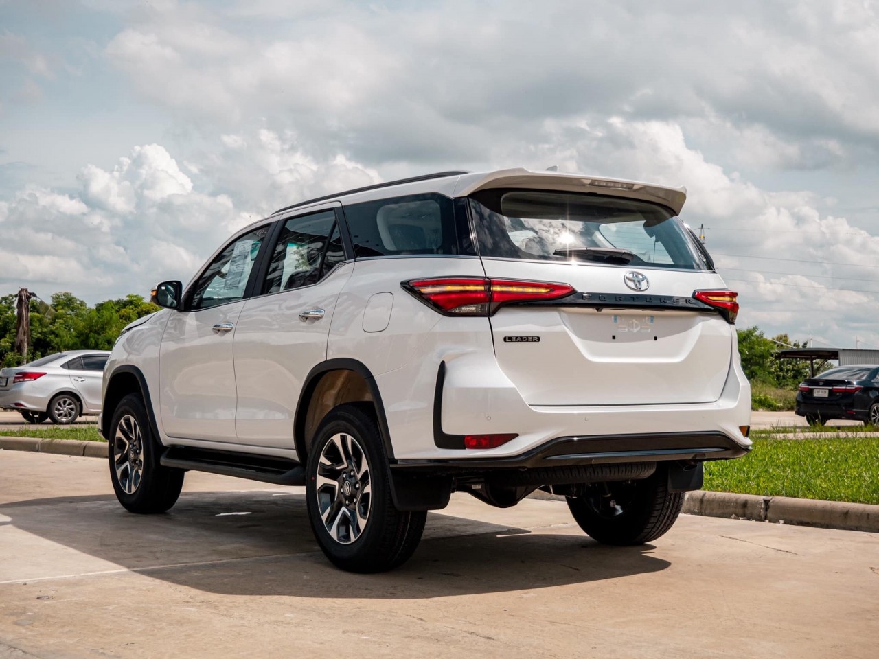 Toyota Fortuner Leader giá từ 905 triệu đồng tại Thái Lan Toyota Fortuner Leader giá từ 905 triệu đồng tại Thái Lan