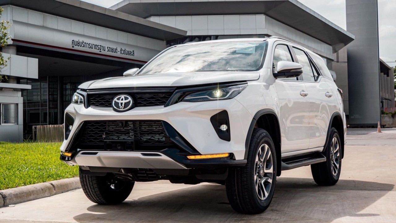 Toyota Fortuner Leader giá từ 905 triệu đồng tại Thái Lan