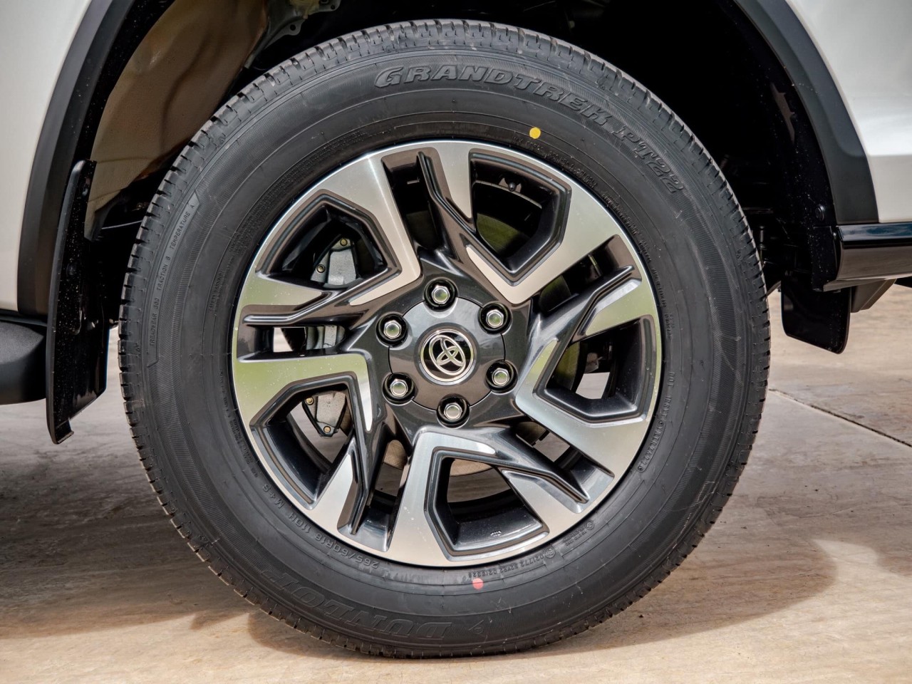 Toyota Fortuner Leader giá từ 905 triệu đồng tại Thái Lan Toyota Fortuner Leader giá từ 905 triệu đồng tại Thái Lan