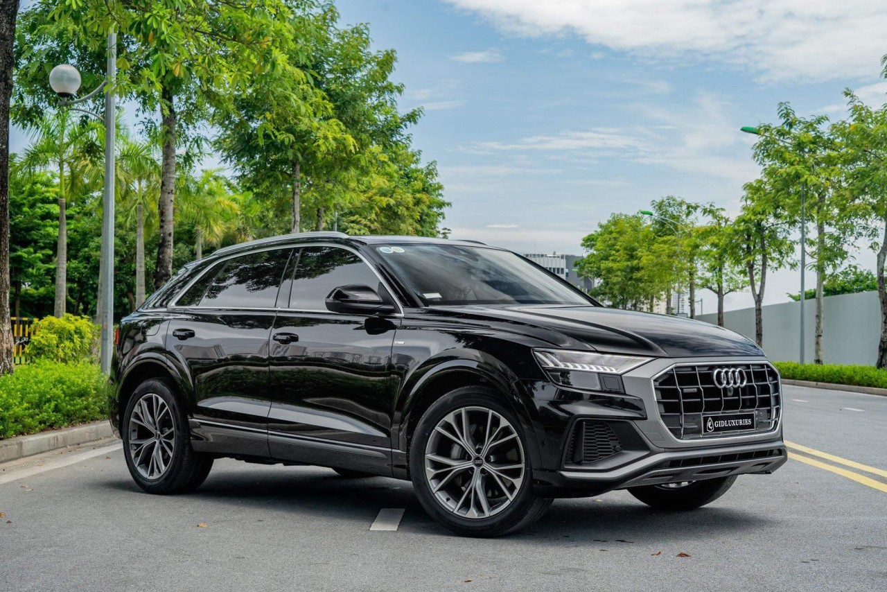 Cận cảnh Audi Q8 'siêu lướt' 700km giá gần 5 tỷ đồng Cận cảnh Audi Q8 'siêu lướt' 700km giá gần 5 tỷ đồng