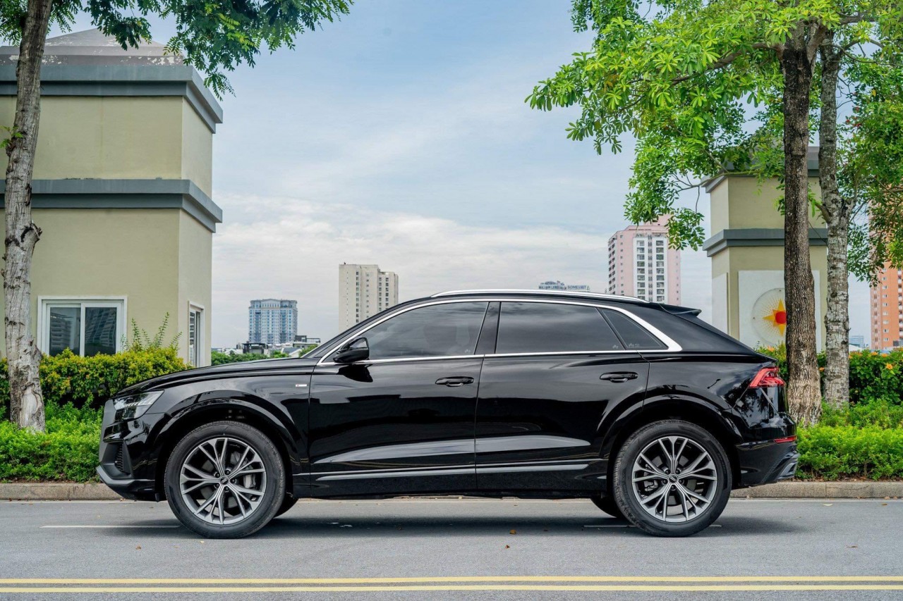 Cận cảnh Audi Q8 'siêu lướt' 700km giá gần 5 tỷ đồng Cận cảnh Audi Q8 'siêu lướt' 700km giá gần 5 tỷ đồng