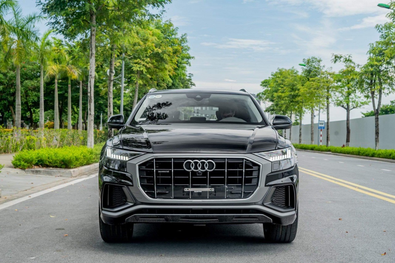 Cận cảnh Audi Q8 'siêu lướt' 700km giá gần 5 tỷ đồng Cận cảnh Audi Q8 'siêu lướt' 700km giá gần 5 tỷ đồng