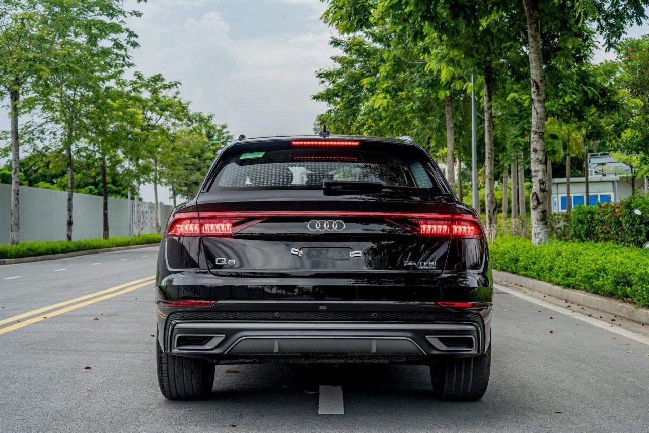 Cận cảnh Audi Q8 'siêu lướt' 700km giá gần 5 tỷ đồng Cận cảnh Audi Q8 'siêu lướt' 700km giá gần 5 tỷ đồng