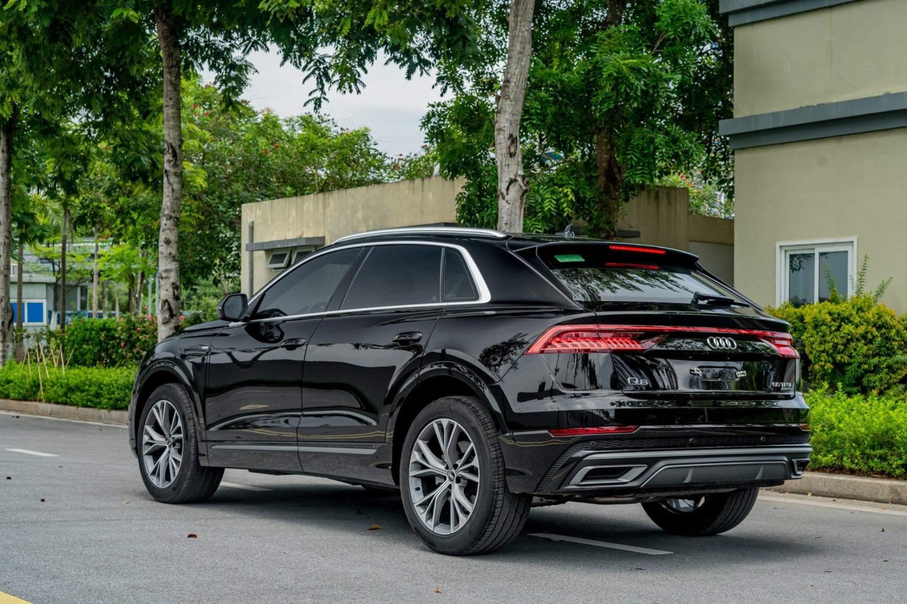 Cận cảnh Audi Q8 'siêu lướt' 700km giá gần 5 tỷ đồng Cận cảnh Audi Q8 'siêu lướt' 700km giá gần 5 tỷ đồng