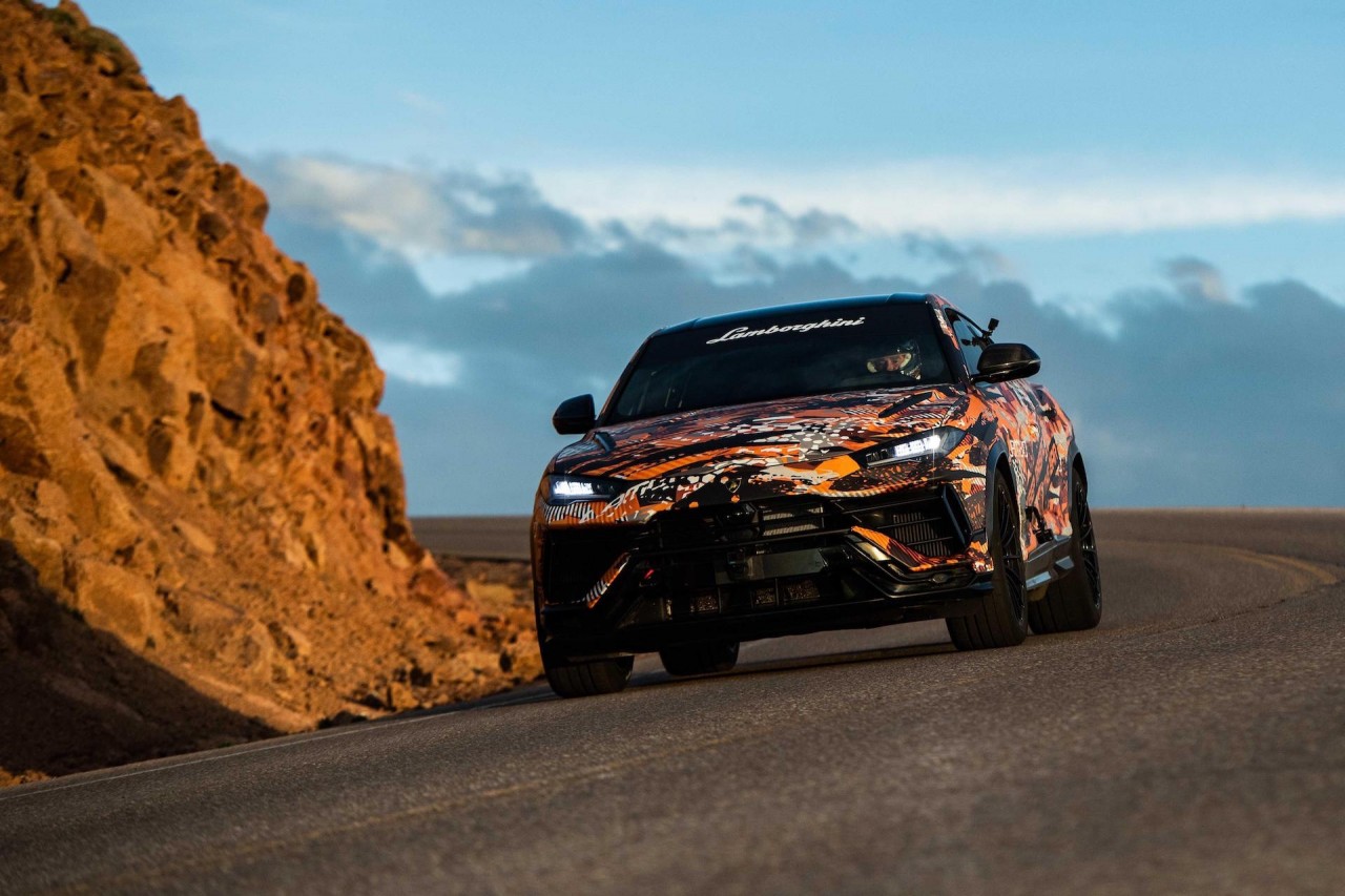 Lamborghini Urus lập kỷ lục tại đường đua Pikes Peak Lamborghini Urus lập kỷ lục tại đường đua Pikes Peak