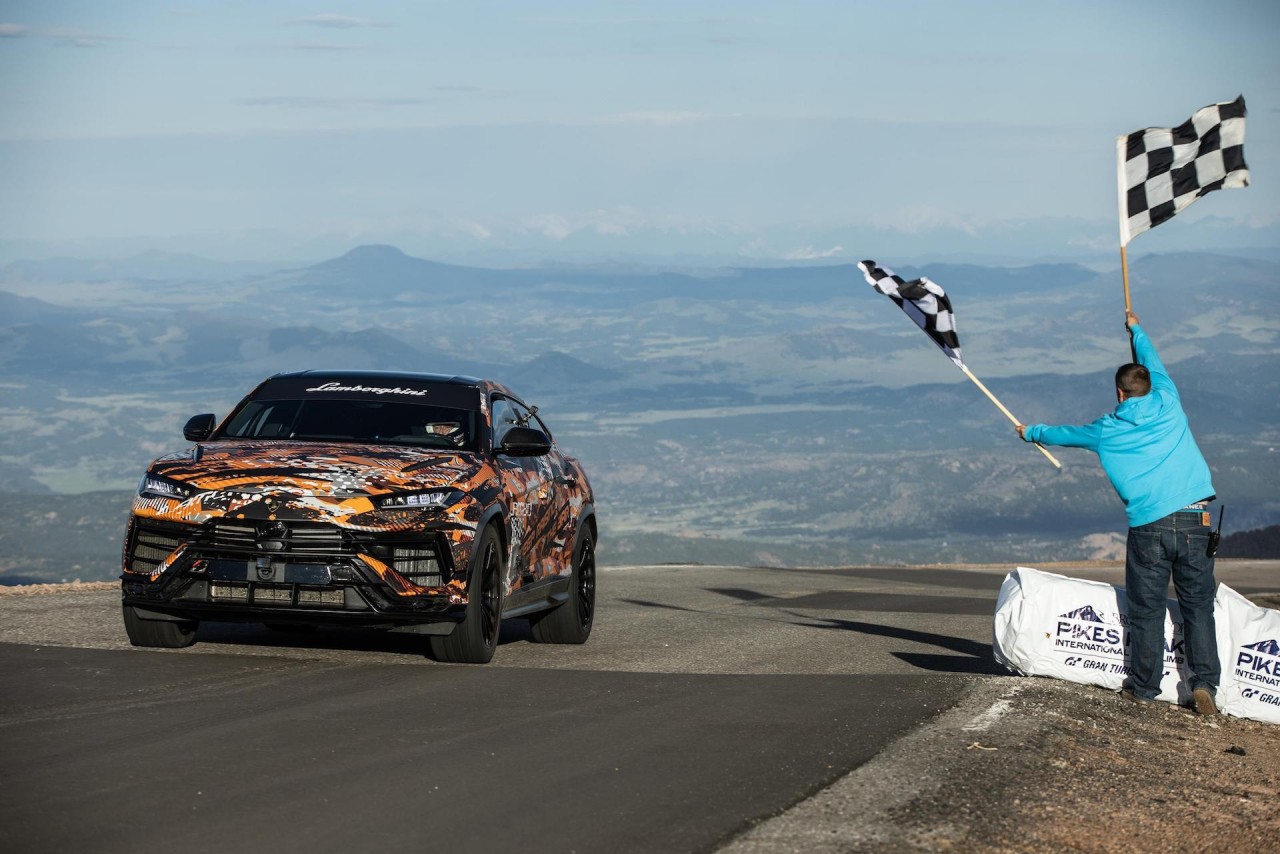 Lamborghini Urus lập kỷ lục tại đường đua Pikes Peak Lamborghini Urus lập kỷ lục tại đường đua Pikes Peak