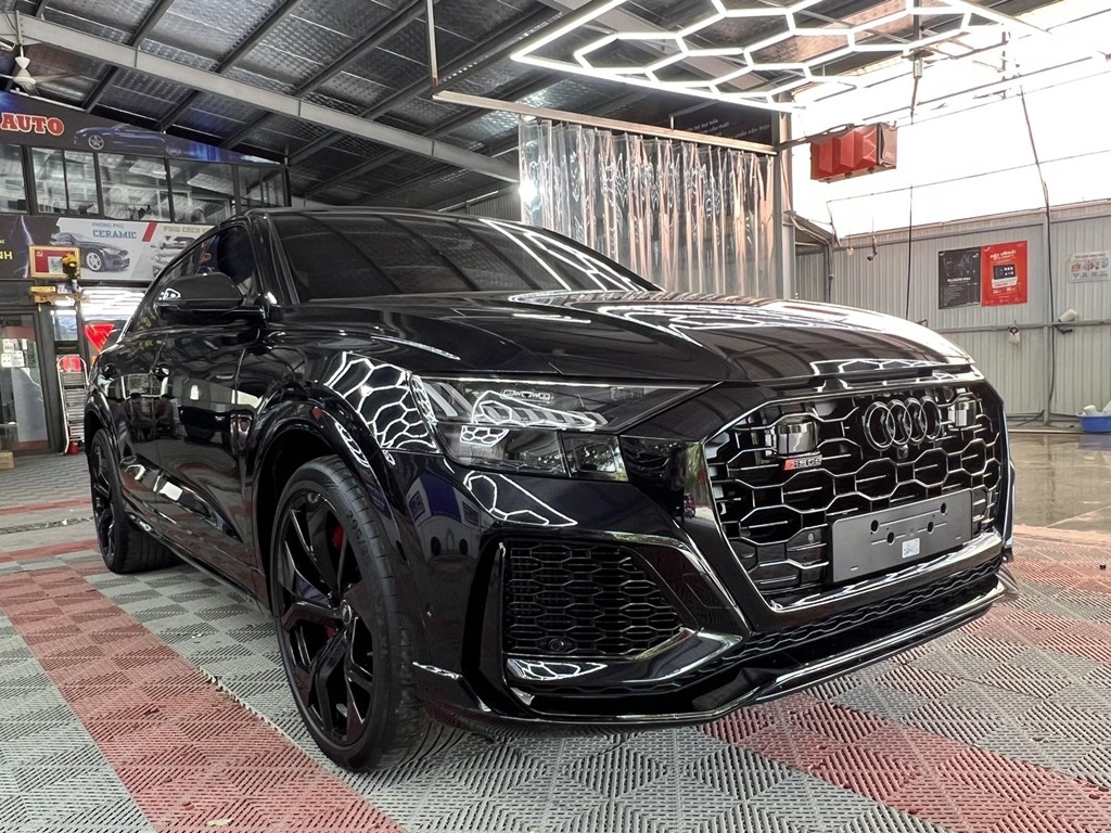 'Tiểu Urus' Audi RS Q8 độc nhất giá 10 tỷ về tay dân chơi xứ Nghệ 'Tiểu Urus' Audi RS Q8 độc nhất giá 10 tỷ về tay dân chơi xứ Nghệ