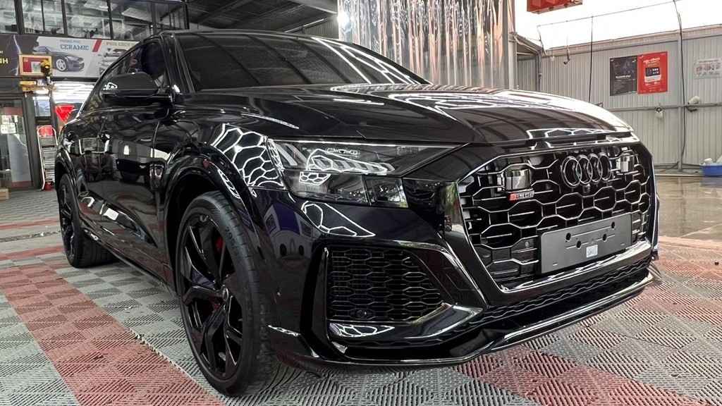 'Tiểu Urus' Audi RS Q8 độc nhất giá 10 tỷ về tay dân chơi xứ Nghệ
