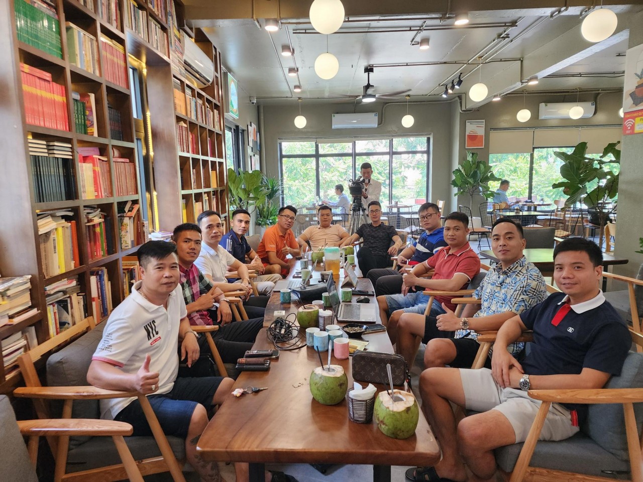 Nhiều người buồn và hụt hẫng khi phiên đấu giá biển số tạm hoãn Nhiều người buồn và hụt hẫng khi phiên đấu giá biển số tạm hoãn