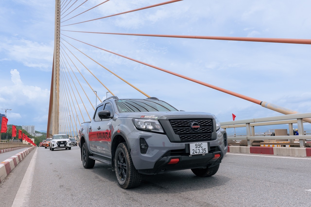 Bộ ba xe Nissan trải nghiệm đường cao tốc đẹp nhất Việt Nam Bộ ba xe Nissan trải nghiệm đường cao tốc đẹp nhất Việt Nam