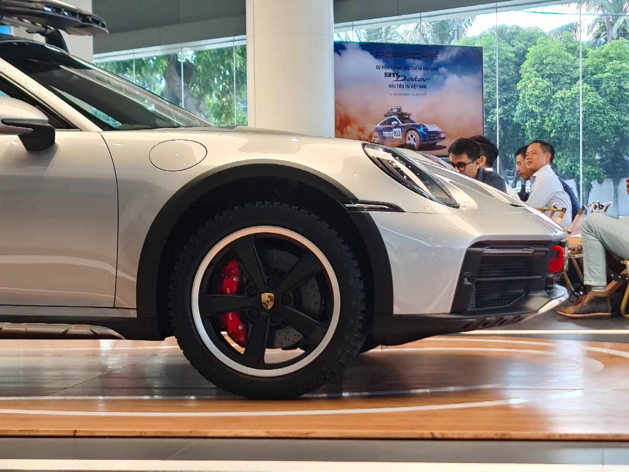 Porsche 911 Dakar 2023 ra mắt 'dân chơi' Việt với giá hơn 15 tỷ đồng Porsche 911 Dakar 2023 ra mắt 'dân chơi' Việt với giá hơn 15 tỷ đồng