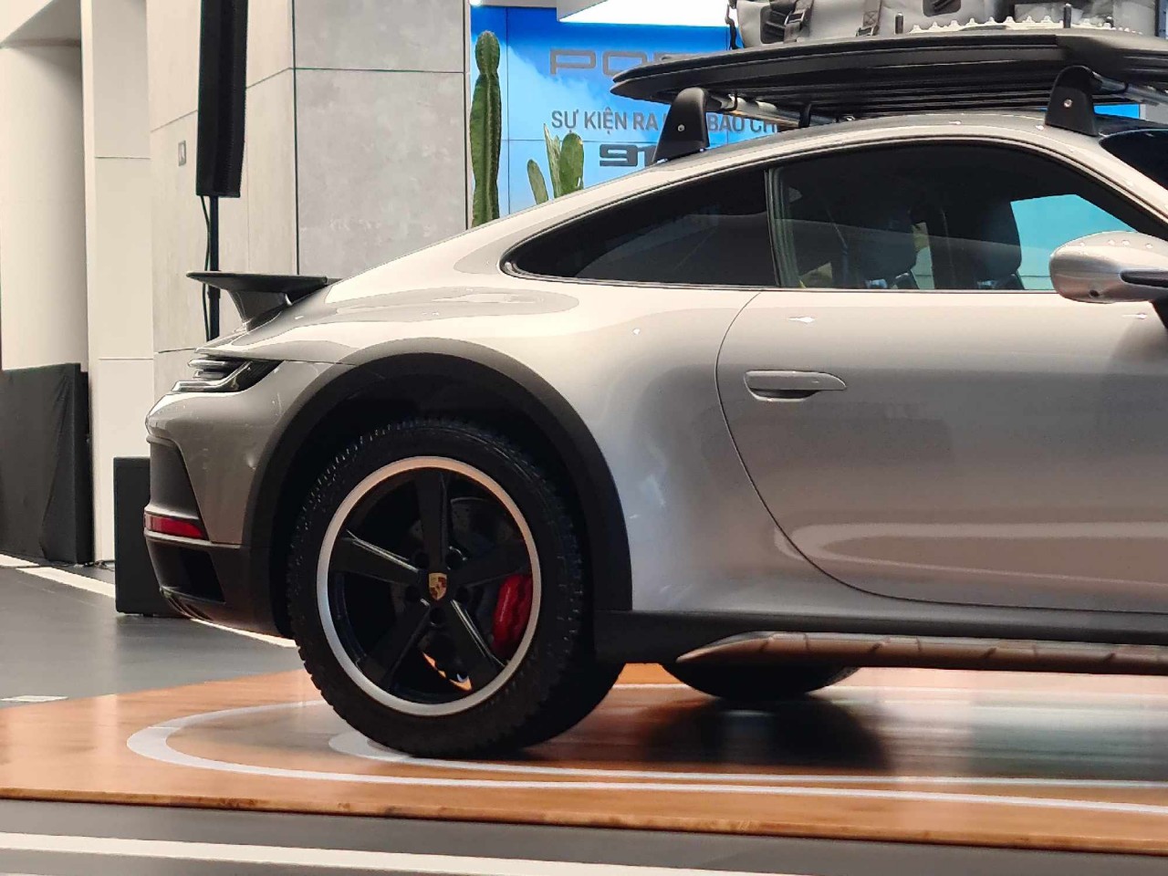 Porsche 911 Dakar 2023 ra mắt 'dân chơi' Việt với giá hơn 15 tỷ đồng Porsche 911 Dakar 2023 ra mắt 'dân chơi' Việt với giá hơn 15 tỷ đồng