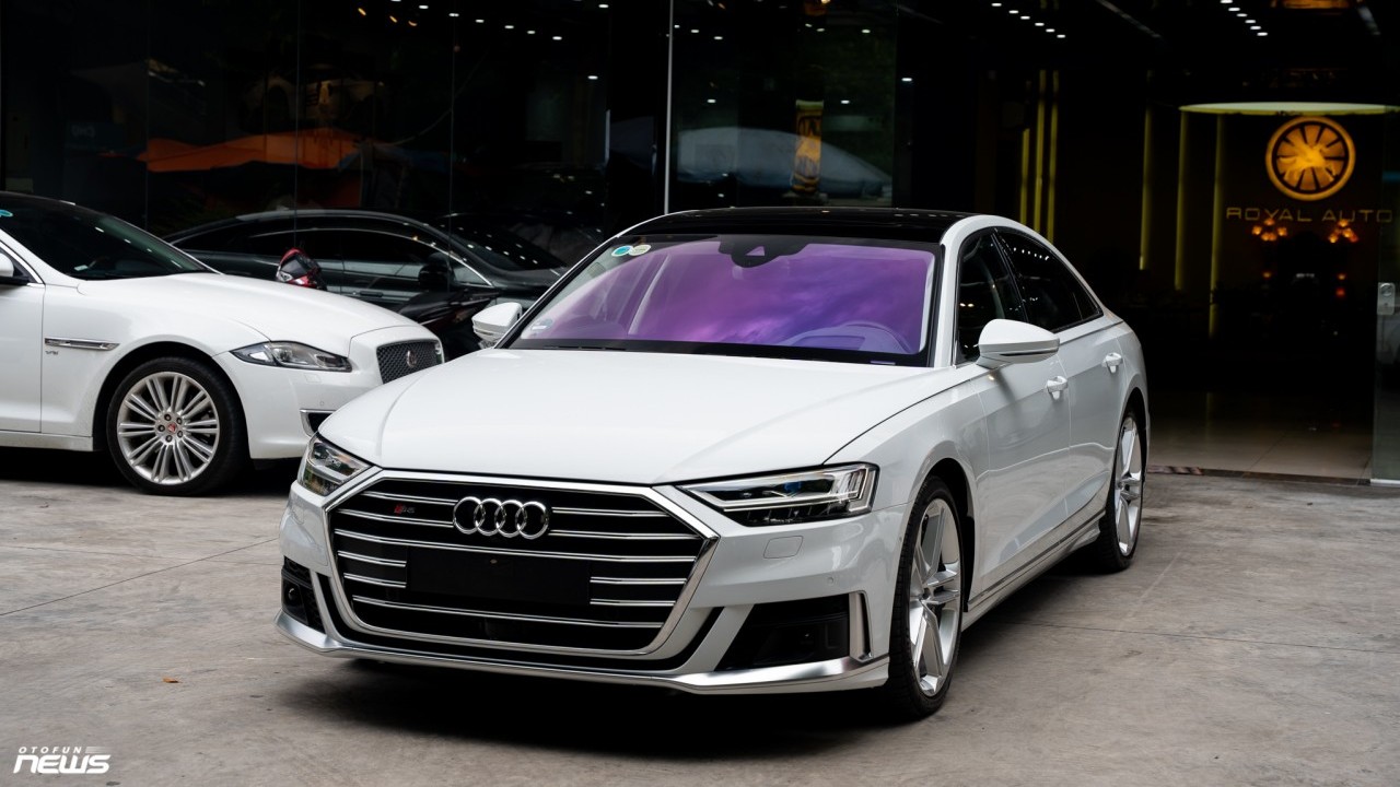Audi S8 - Siêu sedan mạnh 563 mã lực giá 8 tỷ đồng