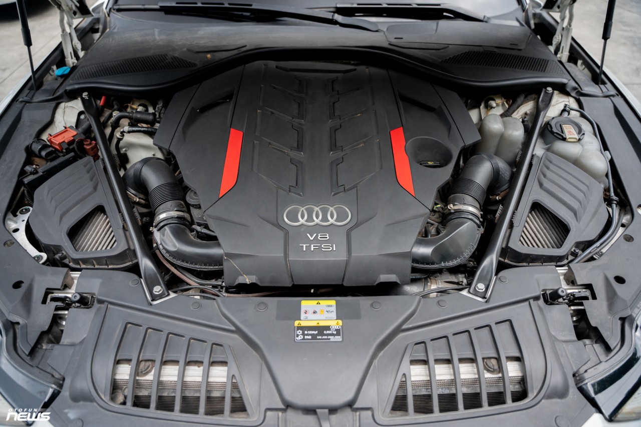 Audi S8 - Siêu sedan mạnh 563 mã lực giá hơn 8 tỷ đồng Audi S8 - Siêu sedan mạnh 563 mã lực giá hơn 8 tỷ đồng