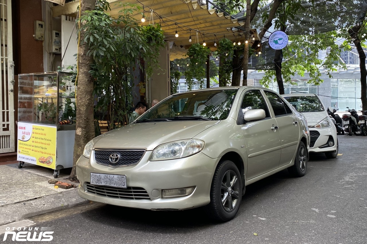 Toyota Vios 2003 đẹp như mới dù đã 20 năm tuổi và lăn bánh hơn 300.000km Toyota Vios 2003 đẹp như mới dù đã 20 năm tuổi và lăn bánh hơn 300.000km