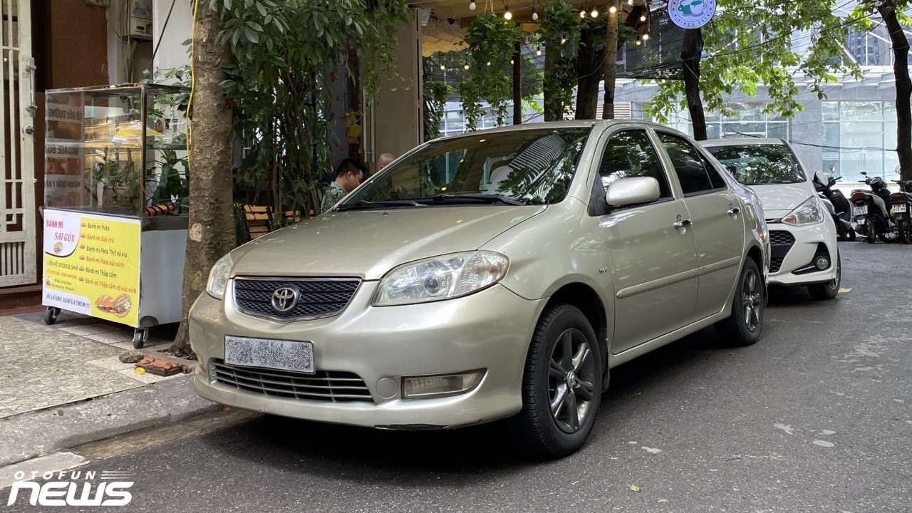 Toyota Vios 2003 đẹp như mới dù đã 20 năm tuổi và chạy hơn 300.000km