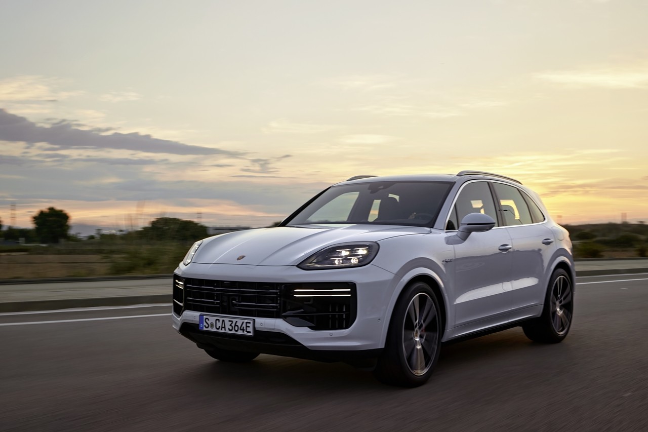 Porsche Cayenne Turbo E-Hybrid 2024 là xe SUV mạnh nhất của hãng Porsche Cayenne Turbo E-Hybrid 2024 là xe SUV mạnh nhất của hãng