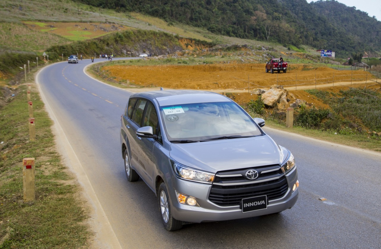 5 lý do các công ty dịch vụ vận chuyển tin dùng Toyota Fortuner và Innova 5 ly do cac cong ty dich vu van chuyen tin dung toyota fortuner va innova
