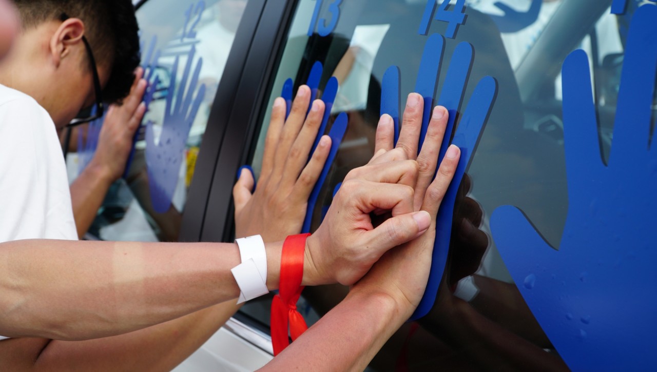 Cuộc thi chạm tay lâu nhất trúng xe Subaru lần đầu diễn ra tại Hà Nội cuoc thi cham tay lau nhat trung xe subaru lan dau dien ra tai ha noi