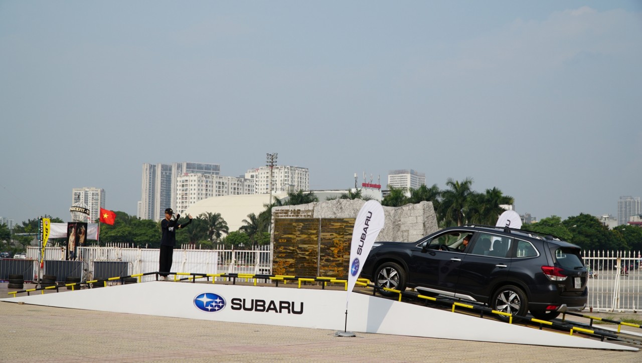 Cuộc thi chạm tay lâu nhất trúng xe Subaru lần đầu diễn ra tại Hà Nội cuoc thi cham tay lau nhat trung xe subaru lan dau dien ra tai ha noi
