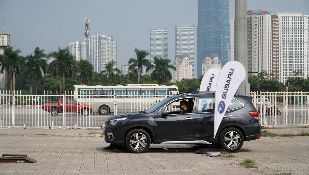 Cuộc thi chạm tay lâu nhất trúng xe Subaru lần đầu diễn ra tại Hà Nội cuoc thi cham tay lau nhat trung xe subaru lan dau dien ra tai ha noi