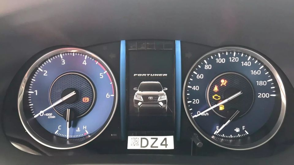 Toyota Fortuner mới lộ diện trước ngày ra mắt toyota fortuner moi lo dien truoc ngay ra mat