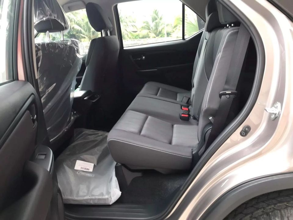 Toyota Fortuner mới lộ diện trước ngày ra mắt toyota fortuner moi lo dien truoc ngay ra mat