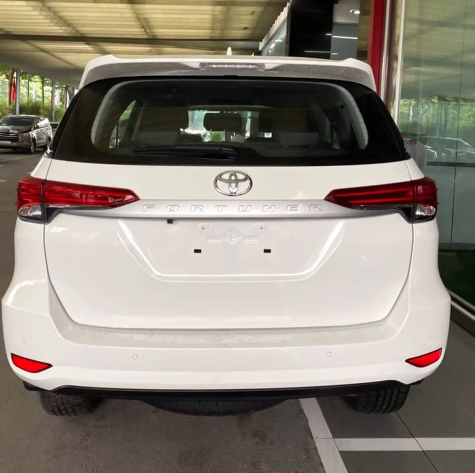 Toyota Fortuner mới lộ diện trước ngày ra mắt toyota fortuner moi lo dien truoc ngay ra mat