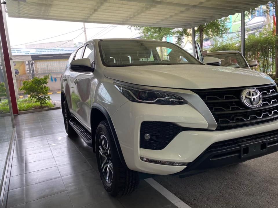 Toyota Fortuner mới lộ diện trước ngày ra mắt toyota fortuner moi lo dien truoc ngay ra mat