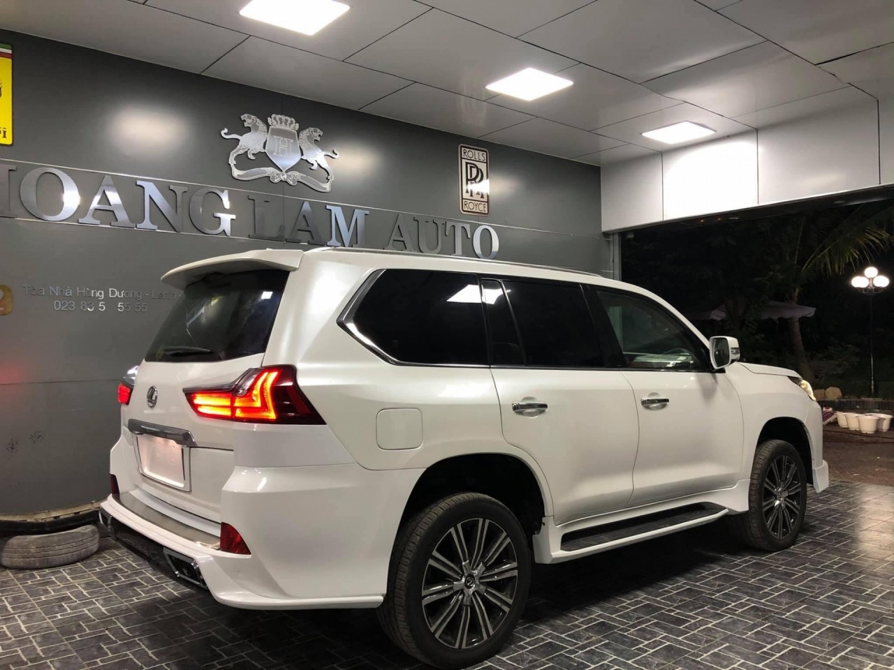 ‘Cải trang’ Lexus LX570 đời cũ trẻ 10 năm tuổi chỉ với 500 triệu đồng cai trang lexus lx570 doi cu tre 10 nam tuoi chi voi 500 trieu dong