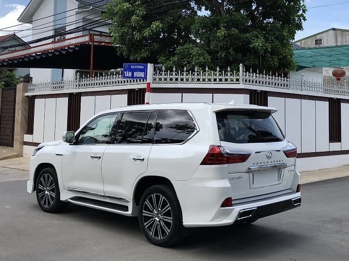 ‘Cải trang’ Lexus LX570 đời cũ trẻ 10 năm tuổi chỉ với 500 triệu đồng cai trang lexus lx570 doi cu tre 10 nam tuoi chi voi 500 trieu dong