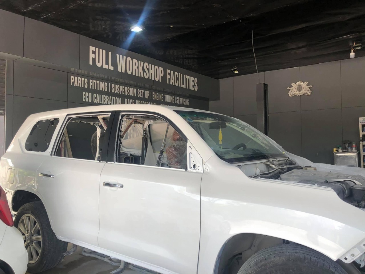 ‘Cải trang’ Lexus LX570 đời cũ trẻ 10 năm tuổi chỉ với 500 triệu đồng cai trang lexus lx570 doi cu tre 10 nam tuoi chi voi 500 trieu dong