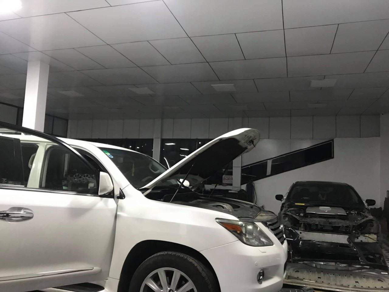 ‘Cải trang’ Lexus LX570 đời cũ trẻ 10 năm tuổi chỉ với 500 triệu đồng cai trang lexus lx570 doi cu tre 10 nam tuoi chi voi 500 trieu dong