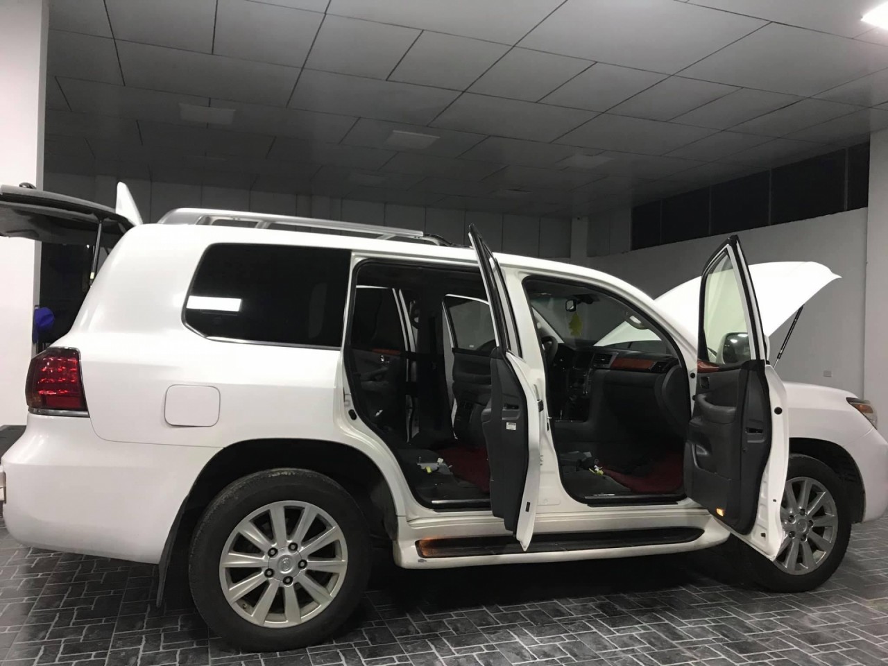 ‘Cải trang’ Lexus LX570 đời cũ trẻ 10 năm tuổi chỉ với 500 triệu đồng cai trang lexus lx570 doi cu tre 10 nam tuoi chi voi 500 trieu dong