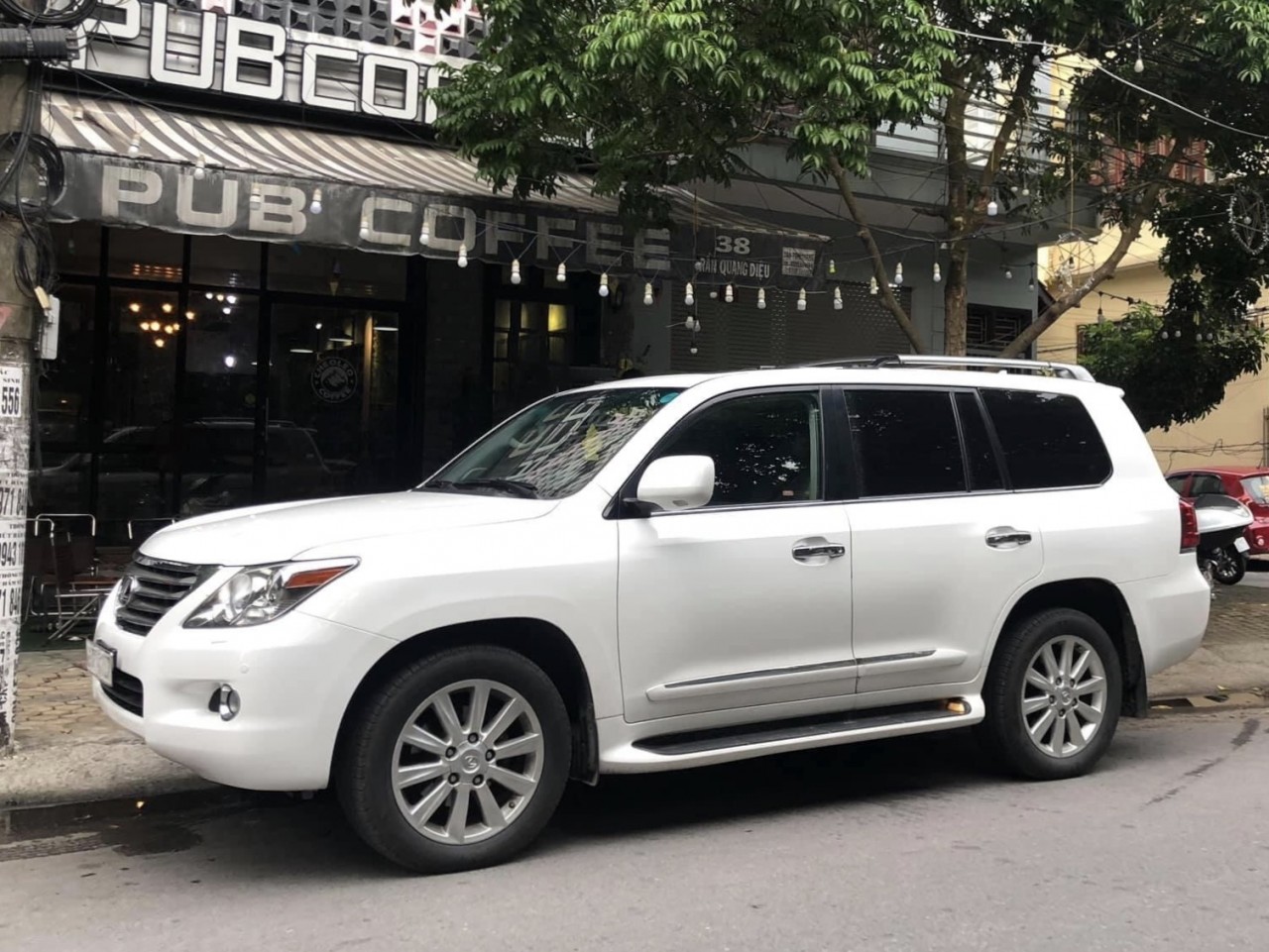 ‘Cải trang’ Lexus LX570 đời cũ trẻ 10 năm tuổi chỉ với 500 triệu đồng cai trang lexus lx570 doi cu tre 10 nam tuoi chi voi 500 trieu dong