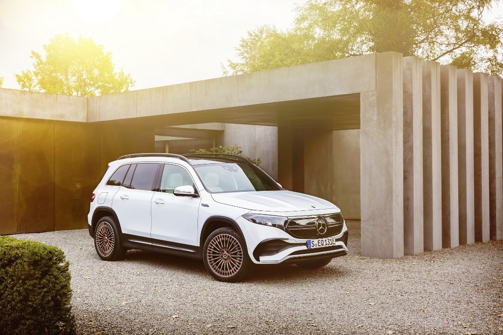 Khách hàng truyền thống của Mercedes sẽ “chi thêm” để trải nghiệm xe điện EQ