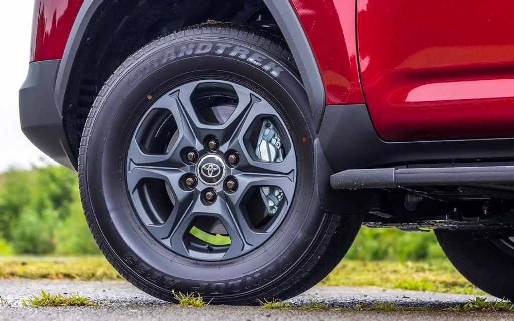 Hình thực tế Toyota Land Cruiser GR Sport 2022 tại Nhật Bản