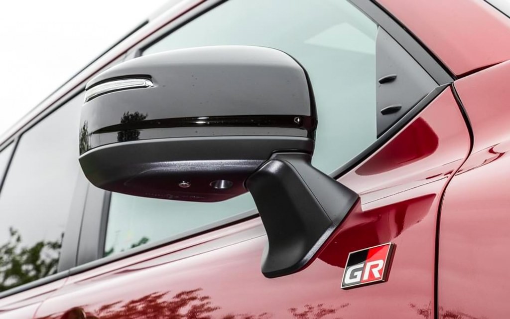 Hình thực tế Toyota Land Cruiser GR Sport 2022 tại Nhật Bản