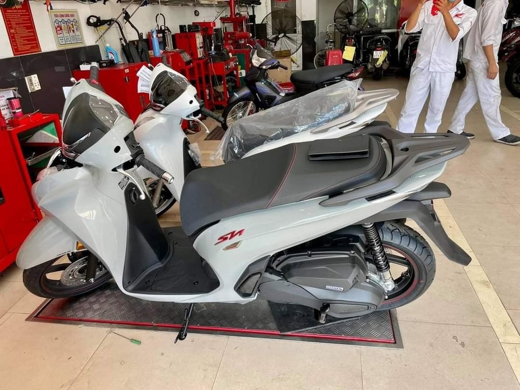 Honda SH350i về đại lý, giá ra biển tạm tính 170 triệu đồng Honda SH350i về đại lý, giá ra biển tạm tính 170 triệu đồng