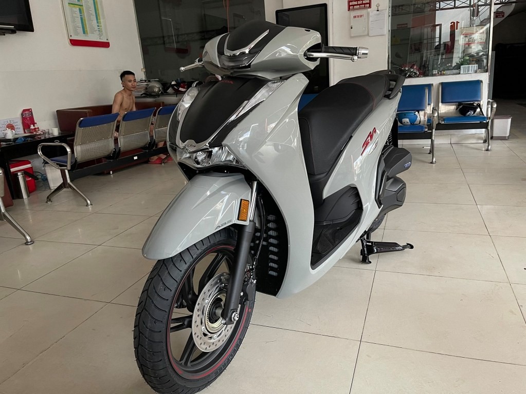 Honda SH350i về đại lý, giá ra biển tạm tính 170 triệu đồng Honda SH350i về đại lý, giá ra biển tạm tính 170 triệu đồng