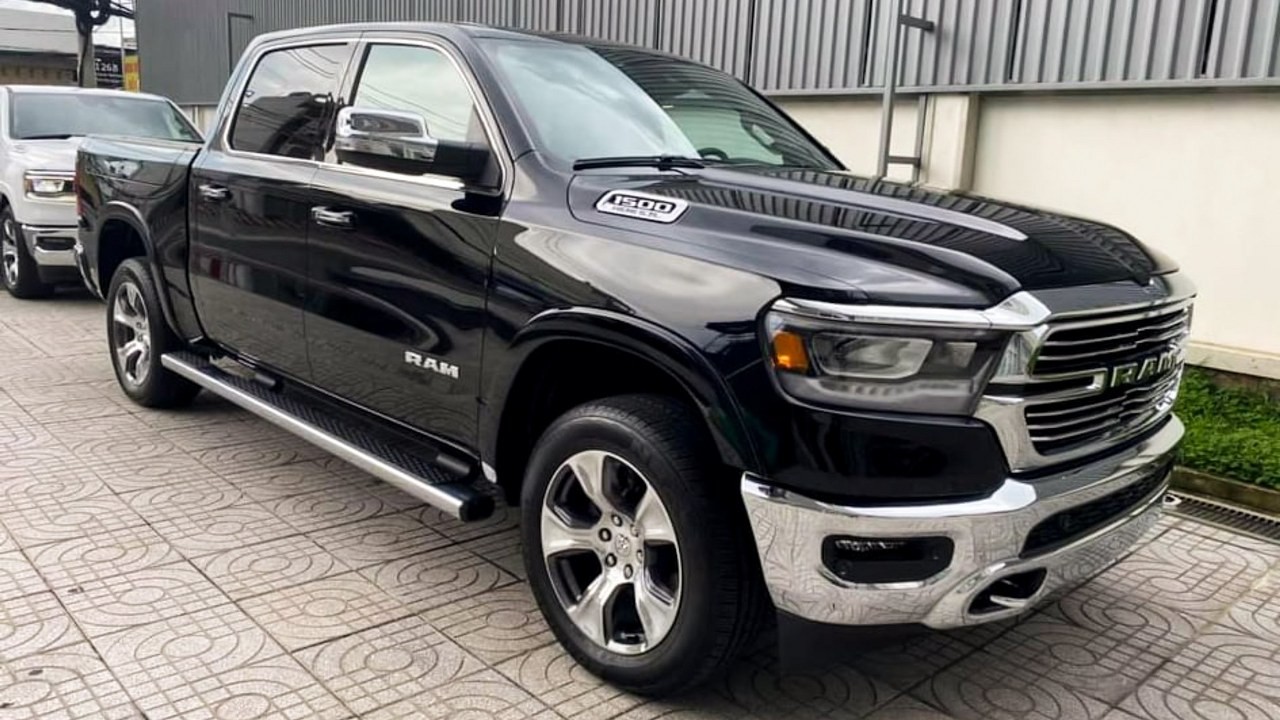 Bán tải Ram 1500 giá hơn 5 tỷ lộ diện trước ngày ra mắt Bán tải Ram 1500 giá hơn 5 tỷ lộ diện trước ngày ra mắt