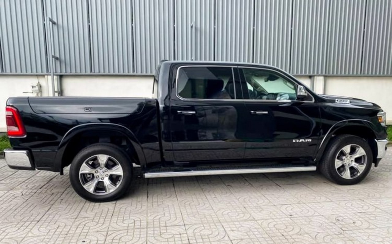 Bán tải Ram 1500 giá hơn 5 tỷ lộ diện trước ngày ra mắt Bán tải Ram 1500 giá hơn 5 tỷ lộ diện trước ngày ra mắt