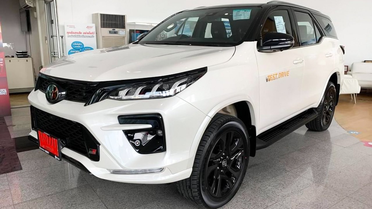 Cận cảnh Toyota Fortuner GR Sport tại Thái Lan Hình thực tế Toyota Fortuner GR Sport tại Thái Lan