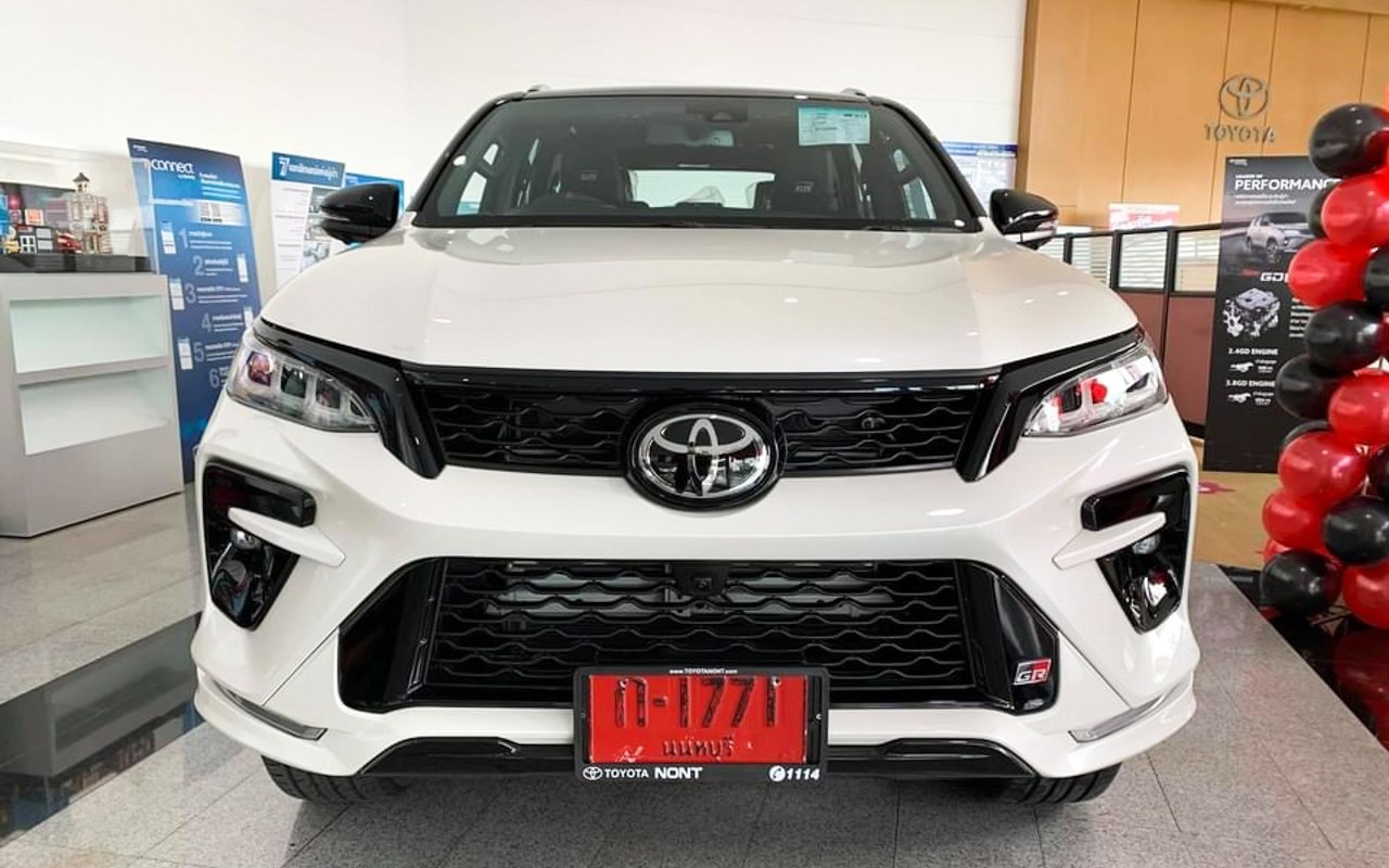 Cận cảnh Toyota Fortuner GR Sport tại Thái Lan Hình thực tế Toyota Fortuner GR Sport tại Thái Lan