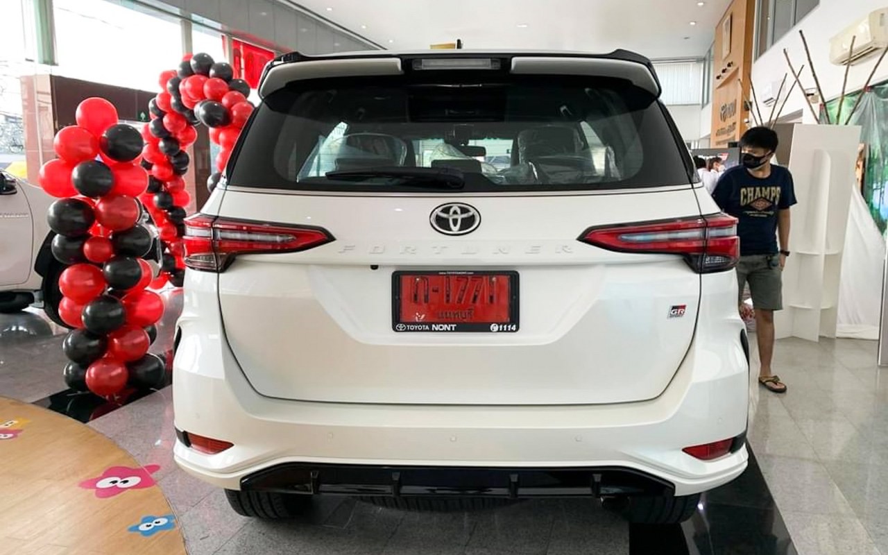Cận cảnh Toyota Fortuner GR Sport tại Thái Lan Hình thực tế Toyota Fortuner GR Sport tại Thái Lan