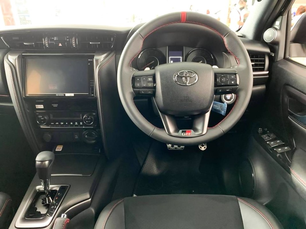Cận cảnh Toyota Fortuner GR Sport tại Thái Lan Hình thực tế Toyota Fortuner GR Sport tại Thái Lan