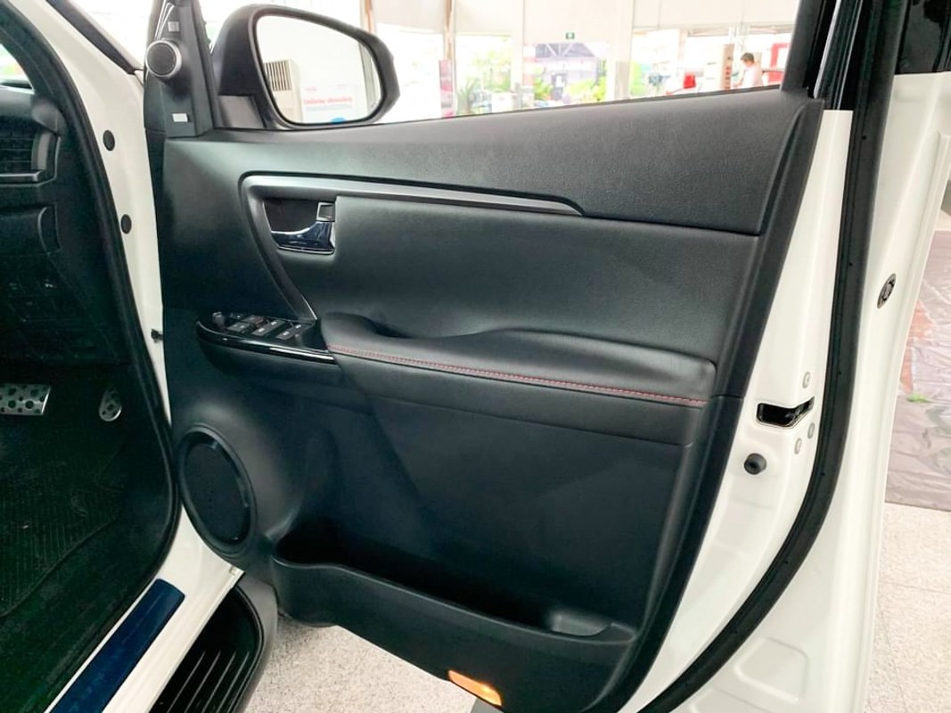 Cận cảnh Toyota Fortuner GR Sport tại Thái Lan Hình thực tế Toyota Fortuner GR Sport tại Thái Lan