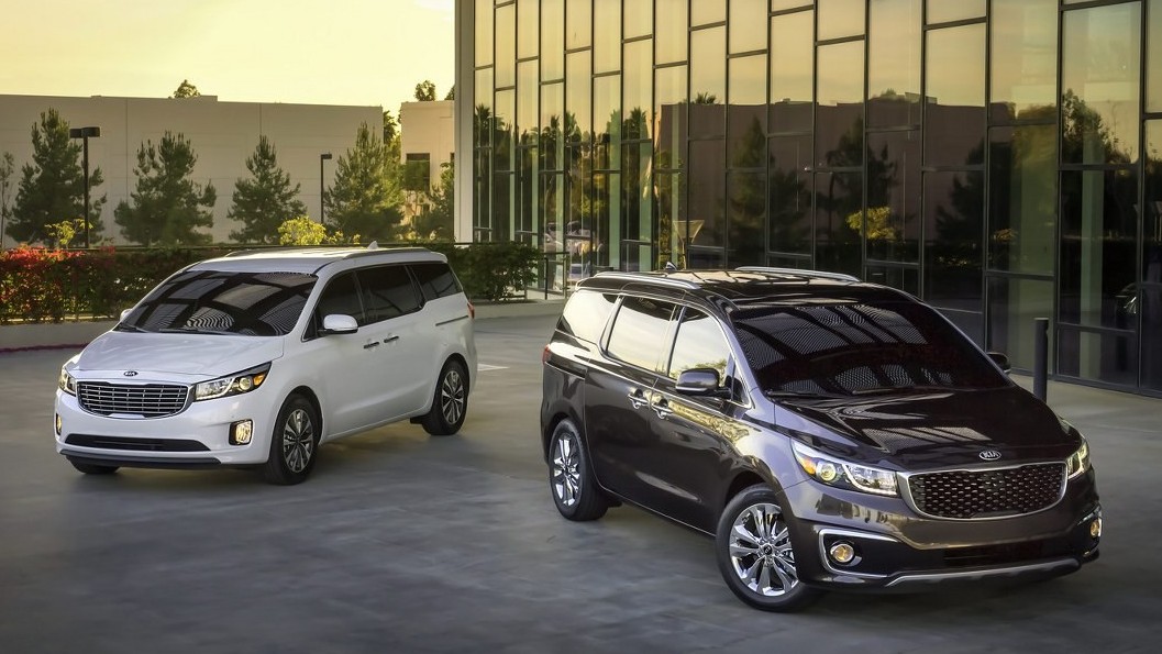 Triệu hồi gần 90.000 xe Kia Sedona vì đèn xi-nhan nháy sai hướng